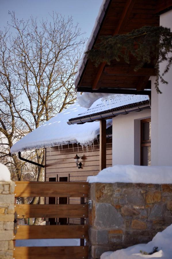 Penzión Uhliská a Depandance Gazdovský dom Nemšová Exterior foto