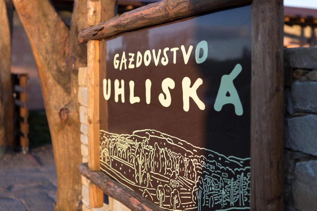Penzión Uhliská a Depandance Gazdovský dom Nemšová Exterior foto